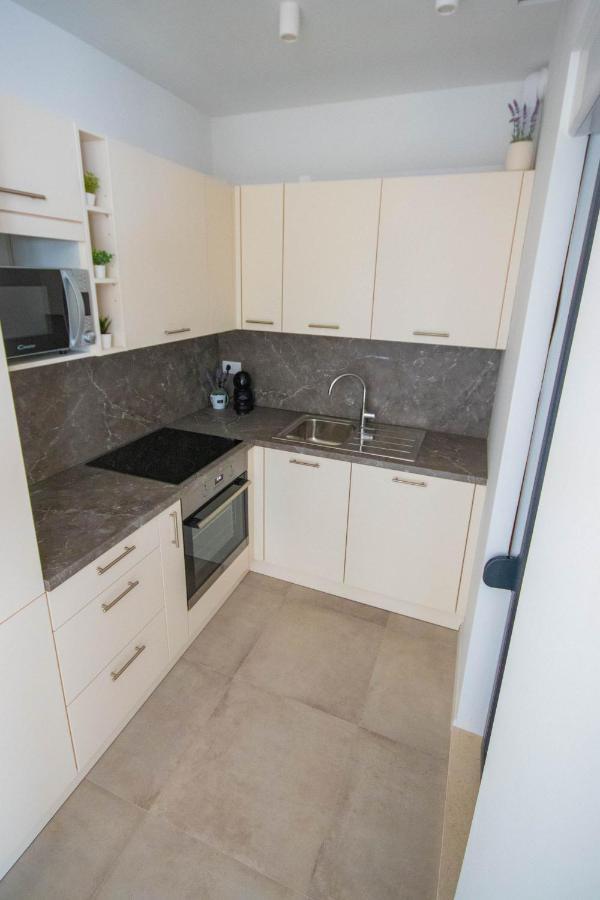 Apartmani Le-Lu Kastela Dış mekan fotoğraf